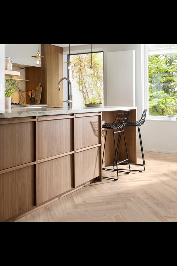 Замковая ПВХ плитка Blackjack Oak 22210 (630*126*6 мм) — купить в Шахтах